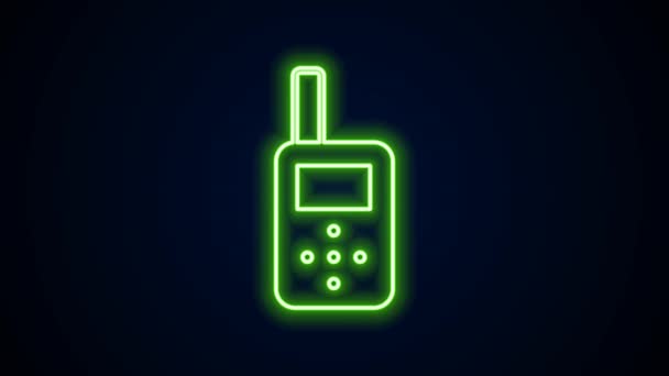 Zářící neonová čára Baby Monitor Walkie Talkie ikona izolované na černém pozadí. Grafická animace pohybu videa 4K — Stock video