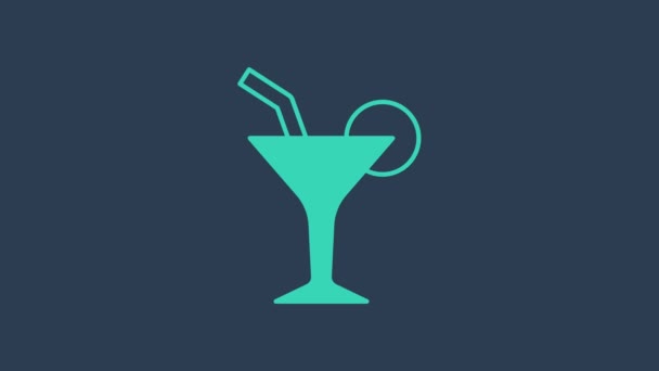 Türkisfarbenes Cocktail- und Alkoholgetränk-Symbol auf blauem Hintergrund. 4K Video Motion Grafik Animation — Stockvideo