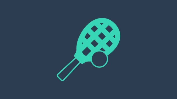Türkisfarbener Tennisschläger mit Ball-Symbol auf blauem Hintergrund. Sportgeräte. 4K Video Motion Grafik Animation — Stockvideo
