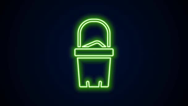 Zářící neonová čára Písek v kbelíku ikony izolované na černém pozadí. Plastová dětská hračka. Ikona léta. Grafická animace pohybu videa 4K — Stock video