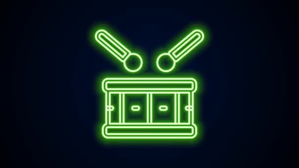 Glödande neon linje trumma med trumpinnar ikon isolerad på svart bakgrund. Musiktecken. Symbolen för musikinstrument. 4K Video motion grafisk animation — Stockvideo