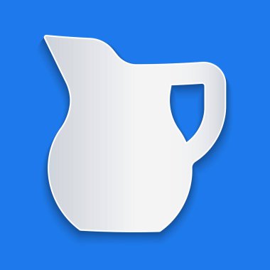 Mavi arka planda süt ikonu olan kağıt kesiği sürahi bardağı. Süt için çaydanlık. Süt içen cam sürahi. Kağıt sanatı tarzı. Vektör