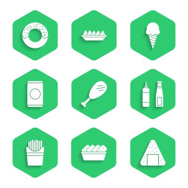 Tavuk budu, nugget, Onigiri, sos şişesi, patates kızartması, samanlı soda kutusu, dondurma külahı ve çörek ikonu. Vektör