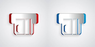 Gri arkaplanda izole edilmiş kart okuyucu simgesine eklenmiş kağıt kesimi kredi kartı. ATM para makinesi. Kağıt sanatı tarzı. Vektör