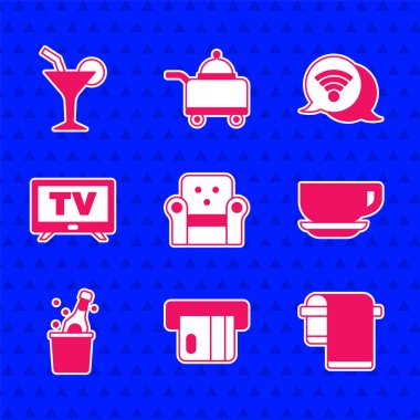 Kol Koltuğu Kredi Kartı Havlusunu askıda duran kahve bardağına şampanya şişesine akıllı televizyonlu kablosuz internete ve kokteyl ikonuna ayarla. Vektör.