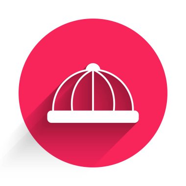 Beyaz Bebek şapkası simgesi uzun gölge arkaplanı ile izole edilmiş. Kırmızı daire düğmesi. Vektör