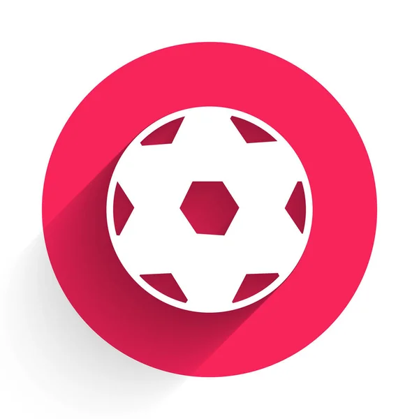 Icono de pelota de fútbol blanco aislado con fondo de sombra larga. Equipamiento deportivo. Botón círculo rojo. Vector — Vector de stock