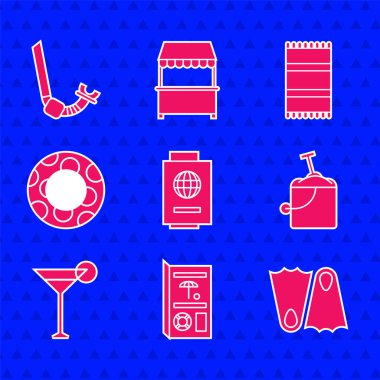 Pasaportu biletle, seyahat broşürüyle, plastik yüzgeçlerle, kova küreğiyle, martini bardağıyla, yüzme yüzüğüyle, plaj havlusuyla ve şnorkel ikonuyla ayarlayın. Vektör