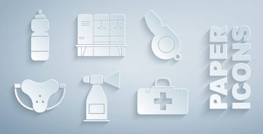 Kornayı, düdüğü, koruyucu spor süspansuvarını, ilk yardım çantasını, soyunma odasını ve fitness karıştırıcı ikonunu ayarla. Vektör