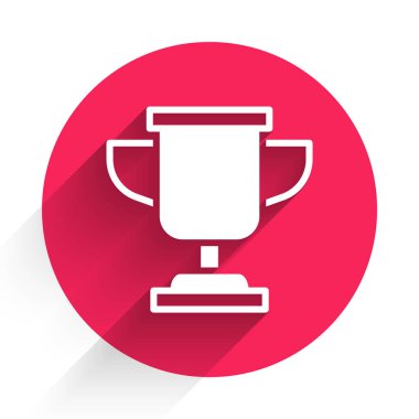 Beyaz Ödül Kupası ikonu uzun gölgeli izole edilmiş. Galibiyet ödülü sembolü. Şampiyonluk ya da yarışma kupası. Spor başarısı işareti. Kırmızı daire düğmesi. Vektör