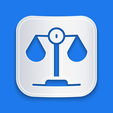 Kağıt kesiği adalet sembolü mavi arka planda izole edilmiş. Hukuk mahkemesi sembolü. Denge tabelaları. Kağıt sanatı tarzı. Vektör