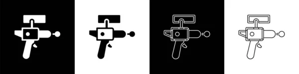 Setzen Sie das Symbol Ray gun isoliert auf schwarzem und weißem Hintergrund. Laserwaffe. Weltraumschrott. Vektor — Stockvektor