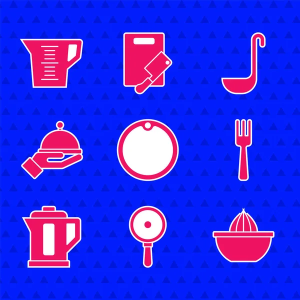 Cutting board, Frying pan, Citrus fruit juicer, Fork, Electric kettle, covered with tray, Kitchen ladle, Measuring cup icon. Vector — 스톡 벡터