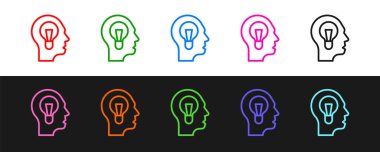 Siyah ve beyaz arkaplanda izole edilmiş ampul ikonu olan çizgi insan. Fikir kavramı. Vektör