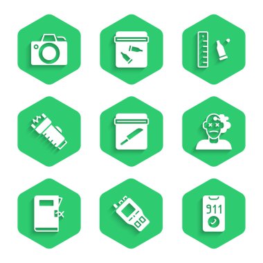 Kanıt çantasını bıçak, telsiz, telefon 911 'i arayın, cinayet, polis karakolu dosyası, elektrik şoku, mermi kovanı cetvel ve fotoğraf makinesi ikonu ile ayarlayın. Vektör