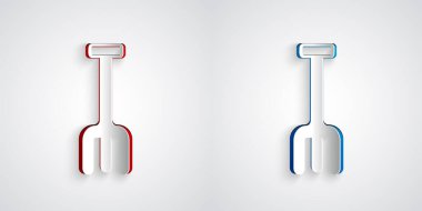 Kağıt kesiği bahçe tırmığı simgesi gri arkaplanda izole edilmiş. Bahçecilik, tarım, çiftçilik aleti. Toprak işçisi. Temizlik ekipmanları. Kağıt sanatı tarzı. Vektör.