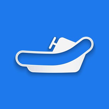Kağıt kesiği Rafting teknesi simgesi mavi arka planda izole edilmiş. Kürekleri olan şişme bir tekne. Su sporları, ekstrem sporlar, tatil, tatil. Kağıt sanatı tarzı. Vektör