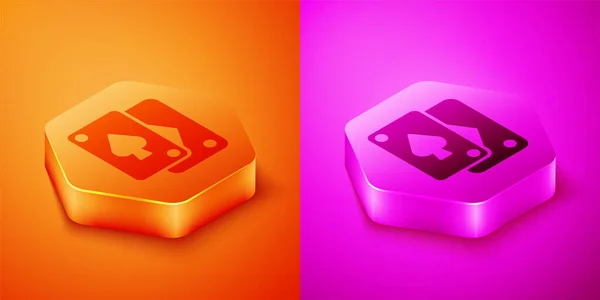 Isometriska Spelkort ikon isolerad på orange och rosa bakgrund. Kasinospel. Hexagon-knappen. Vektor — Stock vektor