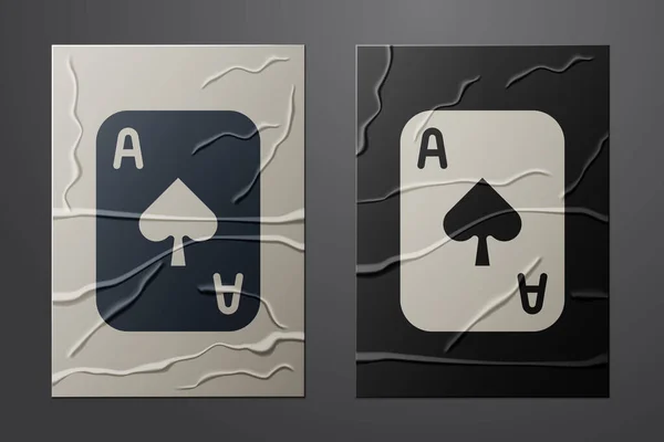 Ícone de cartas de jogo branco isolado no fundo de papel amassado. Jogo de casino. Estilo de arte de papel. Vetor —  Vetores de Stock