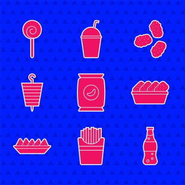 Paket patates cipsi, patates kızartması, bir şişe su, tavuk nugget, nachos tabağı, ızgara şiş kebap ve lolipop ikonu. Vektör