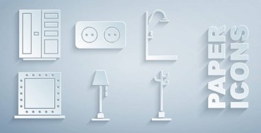 Yer lambasını, duşu, ışıklı makyaj aynasını, palto standını, elektrik prizini ve kıyafet ikonunu ayarla. Vektör