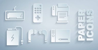 Hava kulaklıkları, yazıcı, elektrik kablosu, grafiksel tablet, uzaktan kumanda ve klavye simgesi olan elektrik bankası. Vektör