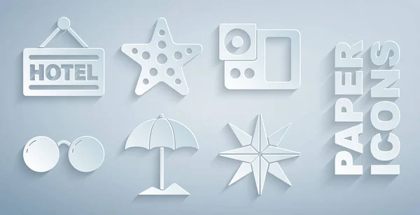 해변, 사진 카메라, 글레이즈, 윈드 로즈, 스타 피시, 시그 보드에 텍스트 호텔 아이콘 과 함께 선 보호 우산을 설정 한다. Vector — 스톡 벡터