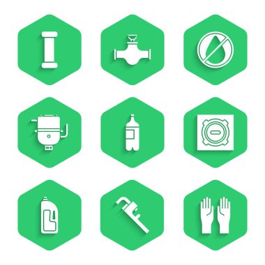 Bir şişe su, ayarlanabilir boru anahtarı, lastik eldiven, lağım kapağı, lavabo açıcı, ısıtma için elektrikli kazan, su damlası ve endüstriyel metalik boru ikonu. Vektör
