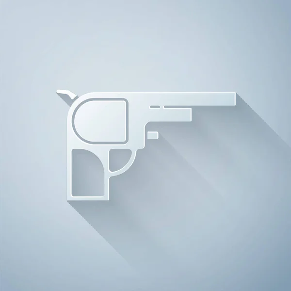 Papier gesneden Revolver pistool pictogram geïsoleerd op grijze achtergrond. Papierkunst stijl. Vector — Stockvector