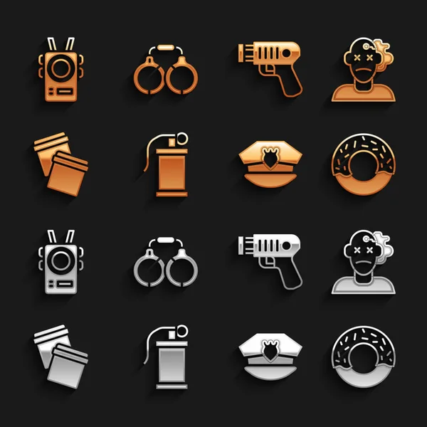 Set Hand rookgranaat, Moord, Donut, Politie cap met cockade, Plastic zak ziplock, elektrische shocker, body camera en Handboeien pictogram. Vector — Stockvector