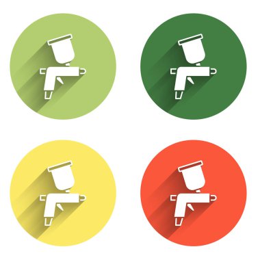 Boyalı sprey tabanca simgesini uzun gölge arkaplanı ile izole et. Renkli daire düğmesi. Vektör.