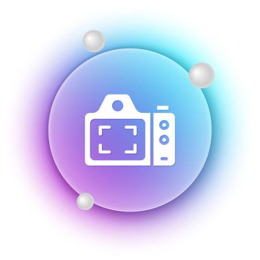 Beyaz fotoğraf makinesi simgesi beyaz arkaplanda izole edildi. Foto kamera. Dijital fotoğrafçılık. Mavi ve mor eğimli çember arkaplan. Vektör.