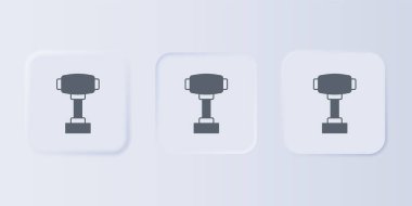 Gri teçhizat şekil değiştiren simgesi gri arkaplanda izole edildi. Elle iletim simgesi. Kare düğmelere simgeleri yerleştir. Vektör.