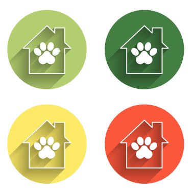 Hayvan Evi simgesini uzun gölge arkaplanı ile izole et. Renkli daire düğmesi. Vektör.