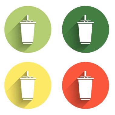 Saman ve uzun gölge arkaplan izole su ikonu ile kağıt cam ayarla. Soda bardağı. Taze soğuk içecek sembolü. Renkli daire düğmesi. Vektör.