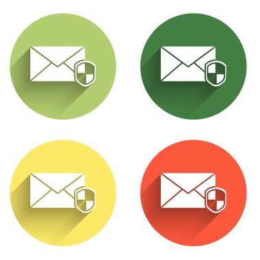 Zarfı uzun gölge arkaplan ile izole edilmiş kalkan simgesi ile ayarla. Sigorta konsepti. Güvenlik, güvenlik, koruma, konsept koruma. Renkli daire düğmesi. Vektör.