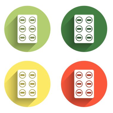 Hapları uzun gölgeli izole edilmiş su toplayıcı simgesine yerleştir. İlaç paketi. Tablet, vitamin, antibiyotik, aspirin. Renkli daire düğmesi. Vektör.