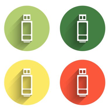 USB flash disk simgesini uzun gölge arkaplanı ile izole et. Renkli daire düğmesi. Vektör.