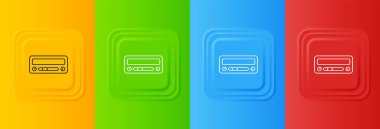 Beyaz Araba ses simgesi renkli arkaplanda izole edildi. Radyo arabasının ses simgesiyim. Kare düğmelere simgeleri yerleştir. Vektör.