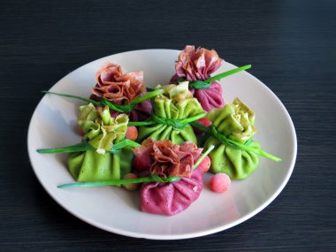 ?????????. Renkli krep