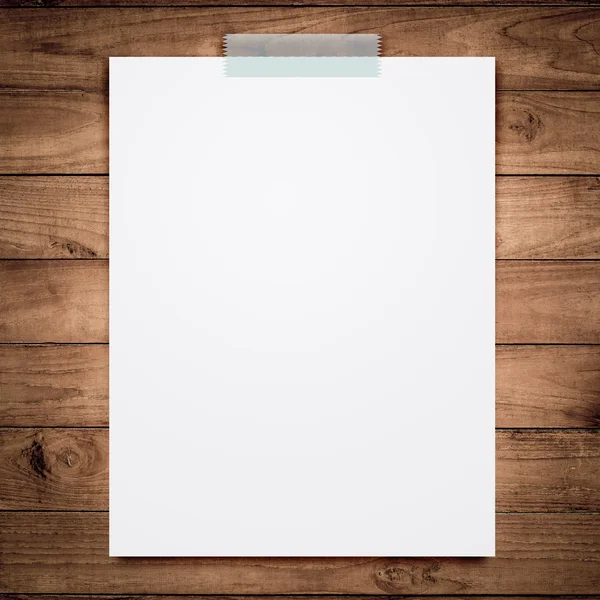 Empty white paper sheet stick on wood background. — Stock Photo, Image