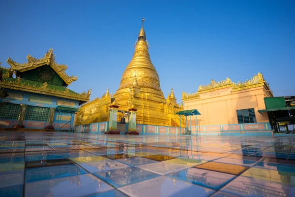 Yakında Oo Ponya Shin Pagoda, Sagaing, Mandalay, Myanmar. — Stok fotoğraf