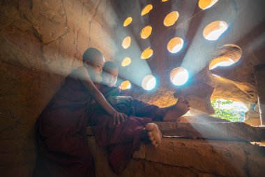 Güneydoğu Asya acemi bir Buddihist temple vardır