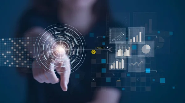 İş dünyasının eli, ekonomik büyüme grafiğiyle sanal ekranda hedeften hedefe gidiyor. İş stratejisi, finansal, bankacılık ve hisse senedi grafiği. İş büyümesinin hedefi veya hedefi.
