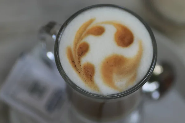 Latte Mugg Glas Kopp Med Läder Kaffe Skum — Stockfoto