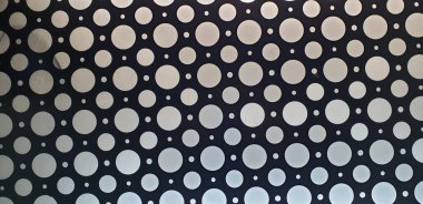 siyah ve beyaz siyah çizgili beyaz daireler