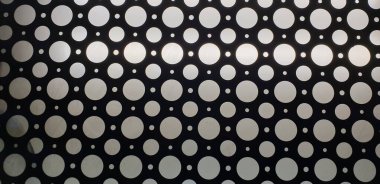 siyah ve beyaz siyah çizgili beyaz daireler