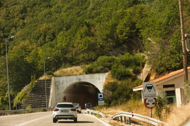 Ağustos 2025 'te yolculuğa çıkan bir araba.