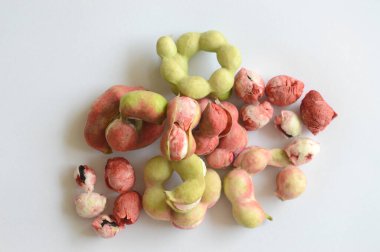 Manila tamarind meyvesi beyaz arkaplanda izole 