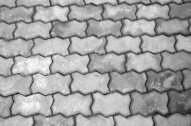 Eski bir arkaplan olarak gri fayans zeminine bakıyor